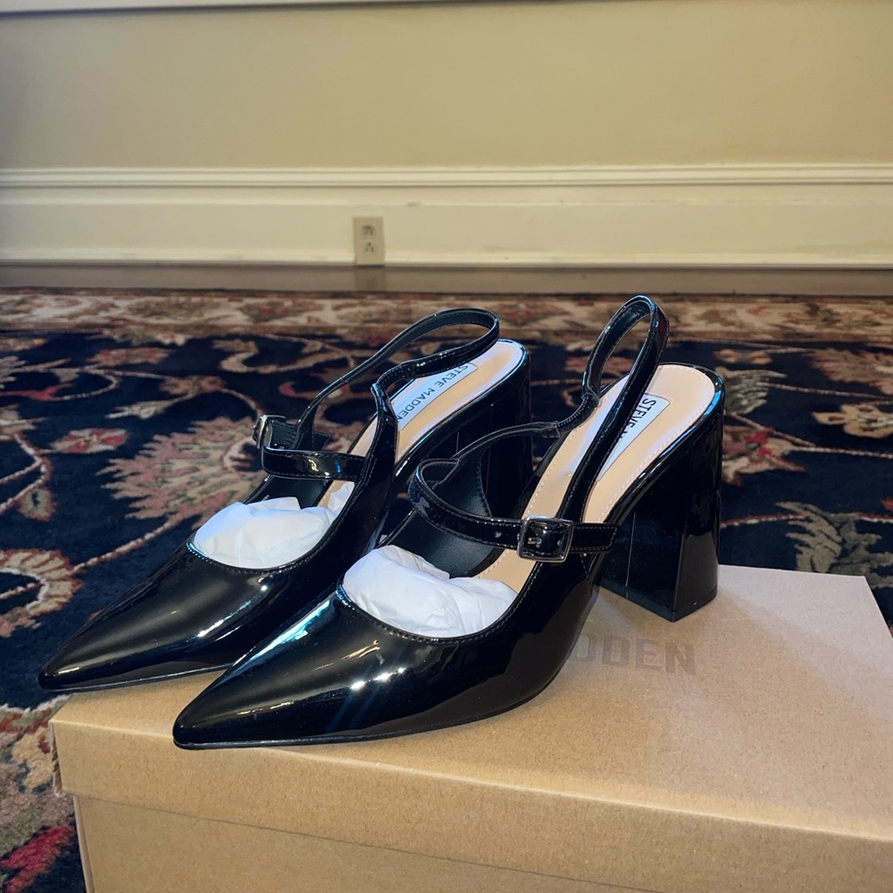 Steve Madden Black Heels with Pointed Toe and Strap